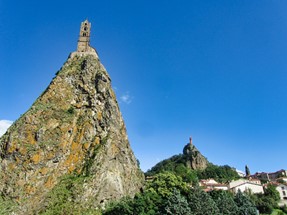 Le Puy-en-Velay met de kapel van Aiguilhe